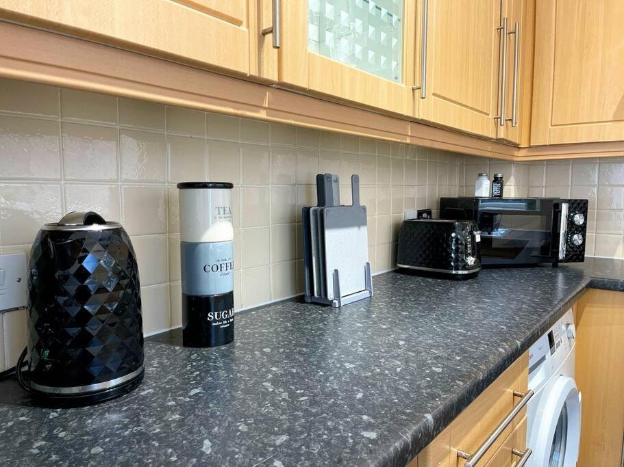 Cliff House By Rmr - New - Sleeps 8 - Modern - Parking Holiday home Stoke-on-Trent
